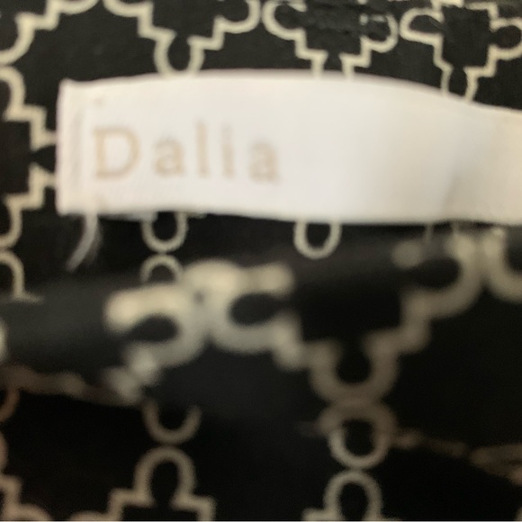 Crop pants, size 14. New with tags. - Picture 2 of 3